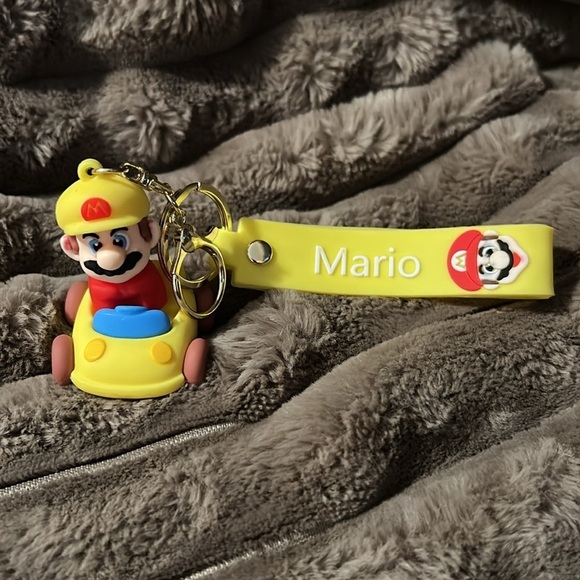 Mario cart key chain - Picture 5 of 9